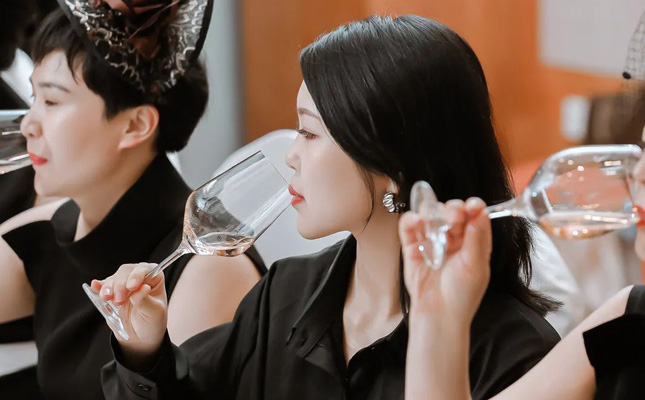 成都市酒業(yè)協(xié)會會長王墻 成都市酒業(yè)協(xié)會會長王墻