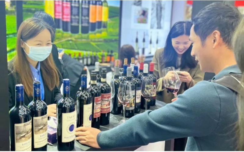 上海魯能物業(yè)紅酒葡萄酒品鑒會(huì)舉辦