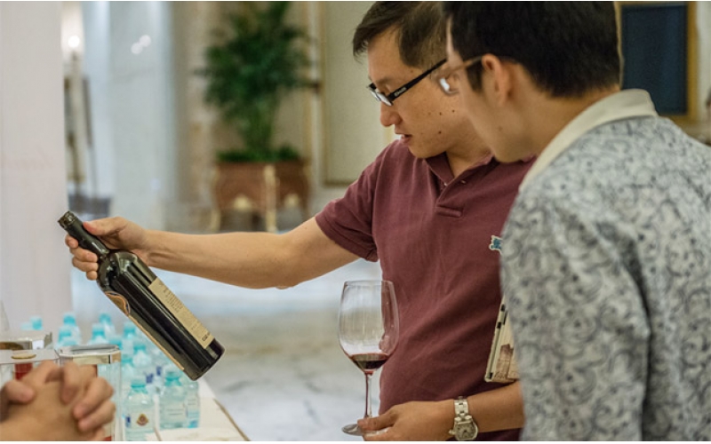 四川省葡萄酒與果酒行業(yè)協(xié)會(huì)報(bào)告-專題